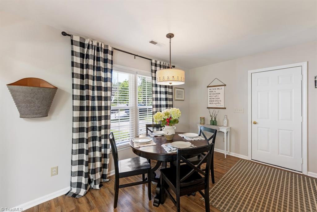 3216 Timberwolf Avenue High Point, NC 27265 - Photo 4 of 20 Dining