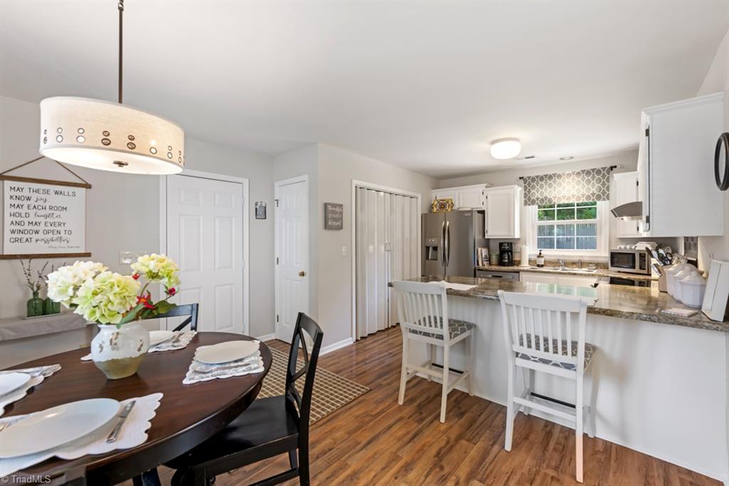 3216 Timberwolf Avenue High Point, NC 27265 - Photo 5 of 20 Dining/Kitchen