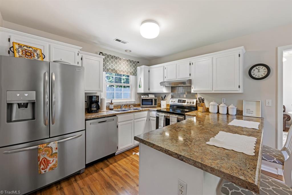3216 Timberwolf Avenue High Point, NC 27265 - Photo 7 of 20 Kitchen