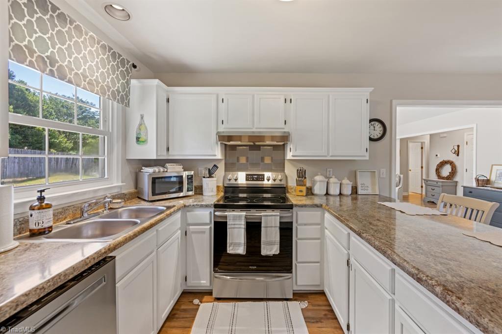3216 Timberwolf Avenue High Point, NC 27265 - Photo 8 of 20 Kitchen