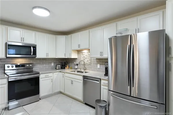 a sign that is sitting on a lush green field