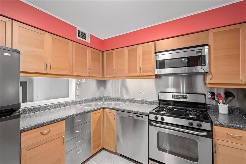 2034 Swallow Hill Road, Unit 204 Pittsburgh, PA 15220 - Photo 10 of 23 Gallery Image 10