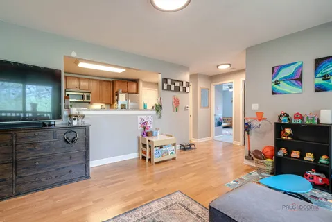 $189,900 | 300 Opatrny Drive, Unit 224, Fox River Grove, IL 60021
