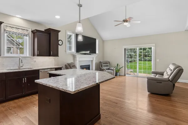 $492,000 | 2757 Nicole Circle, Aurora, IL 60502
