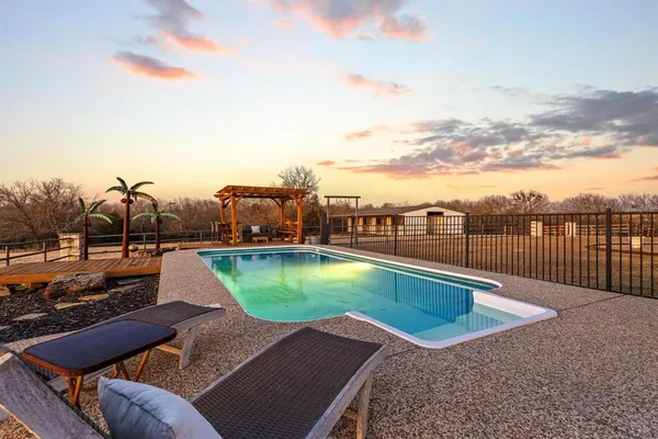 $725,000 | 3954 County Road 1141, Leonard, TX 75452