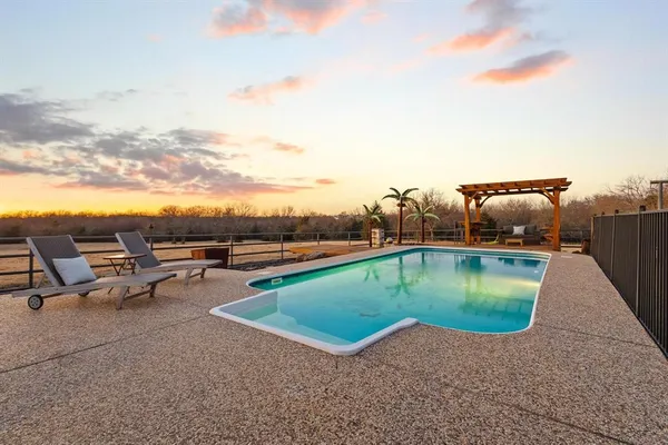 $725,000 | 3954 County Road 1141, Leonard, TX 75452