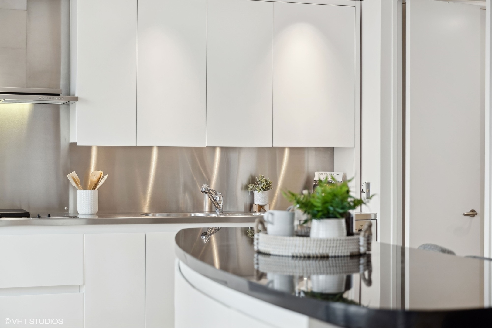 1040 North Lake Shore Drive, Unit 4D Chicago, IL 60611 - Photo 12 of 48