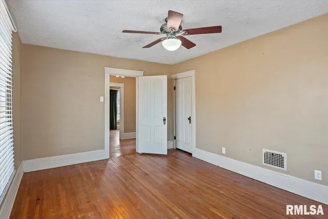 $129,900 | 313 West Van Buren Street, Greenview, IL 62642