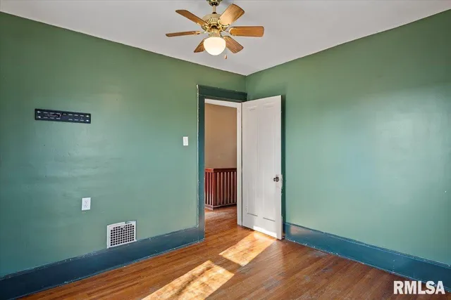 $129,900 | 313 West Van Buren Street, Greenview, IL 62642