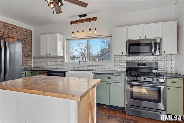 $129,900 | 313 West Van Buren Street, Greenview, IL 62642