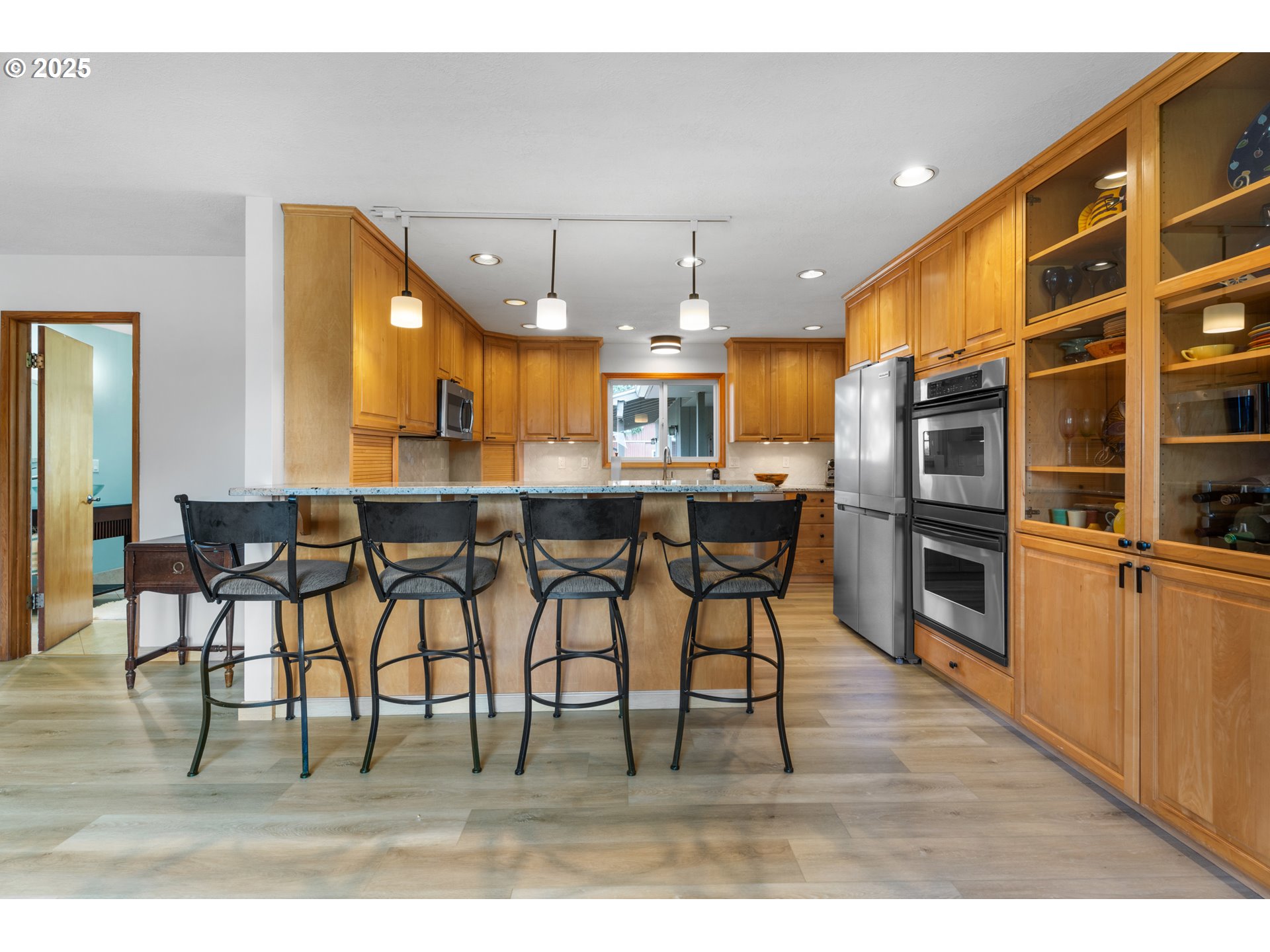 8747 South Heinz Road Canby, OR 97013 - Photo 16 of 48 a view of a dining area with furniture