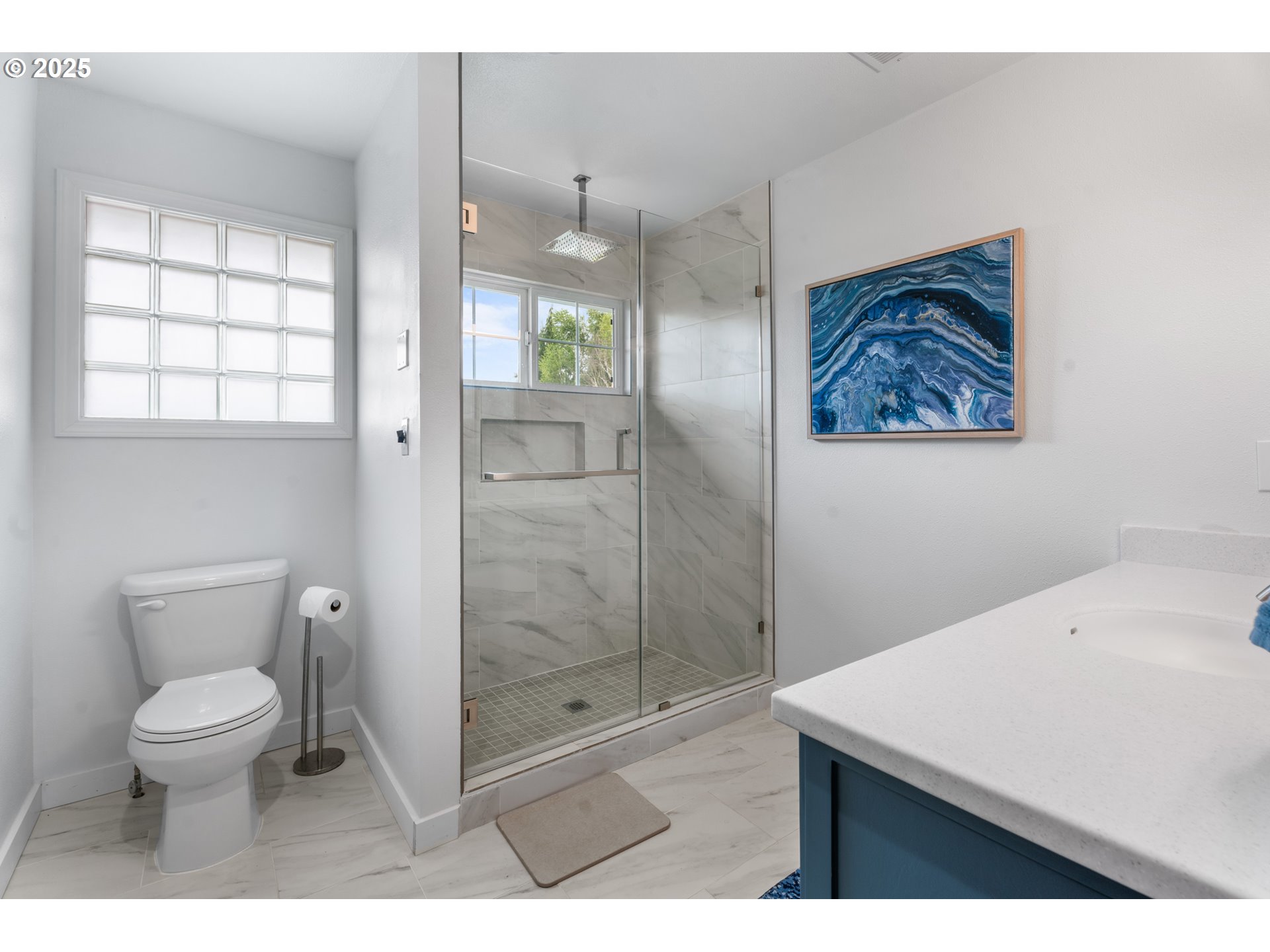 8747 South Heinz Road Canby, OR 97013 - Photo 19 of 48 a bathroom with a toilet a sink and glass door