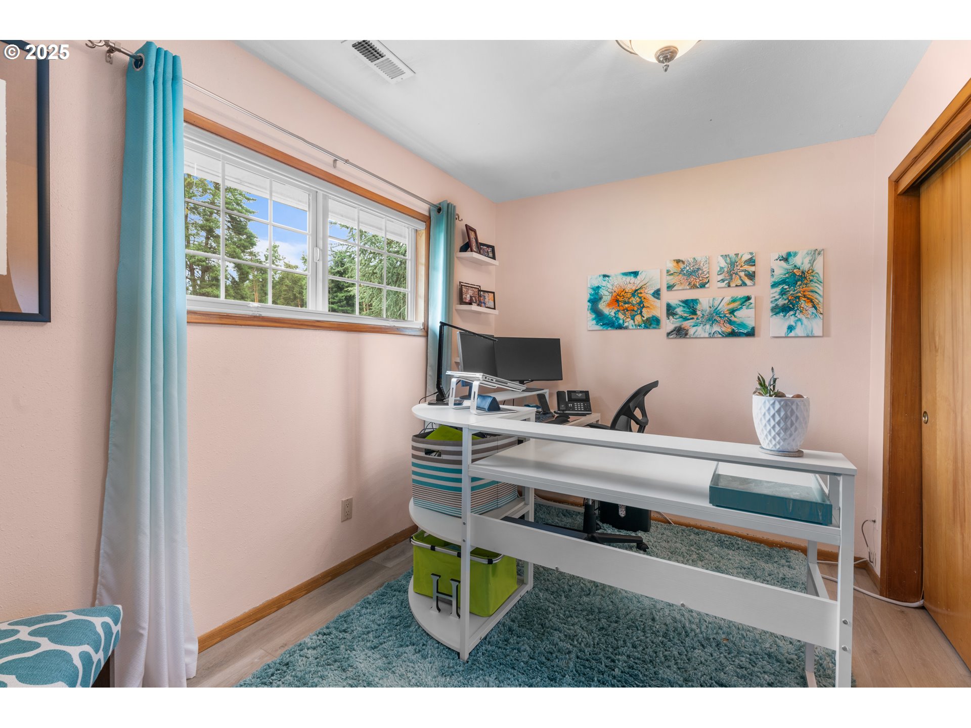 8747 South Heinz Road Canby, OR 97013 - Photo 22 of 48 a view of furniture and window in a room