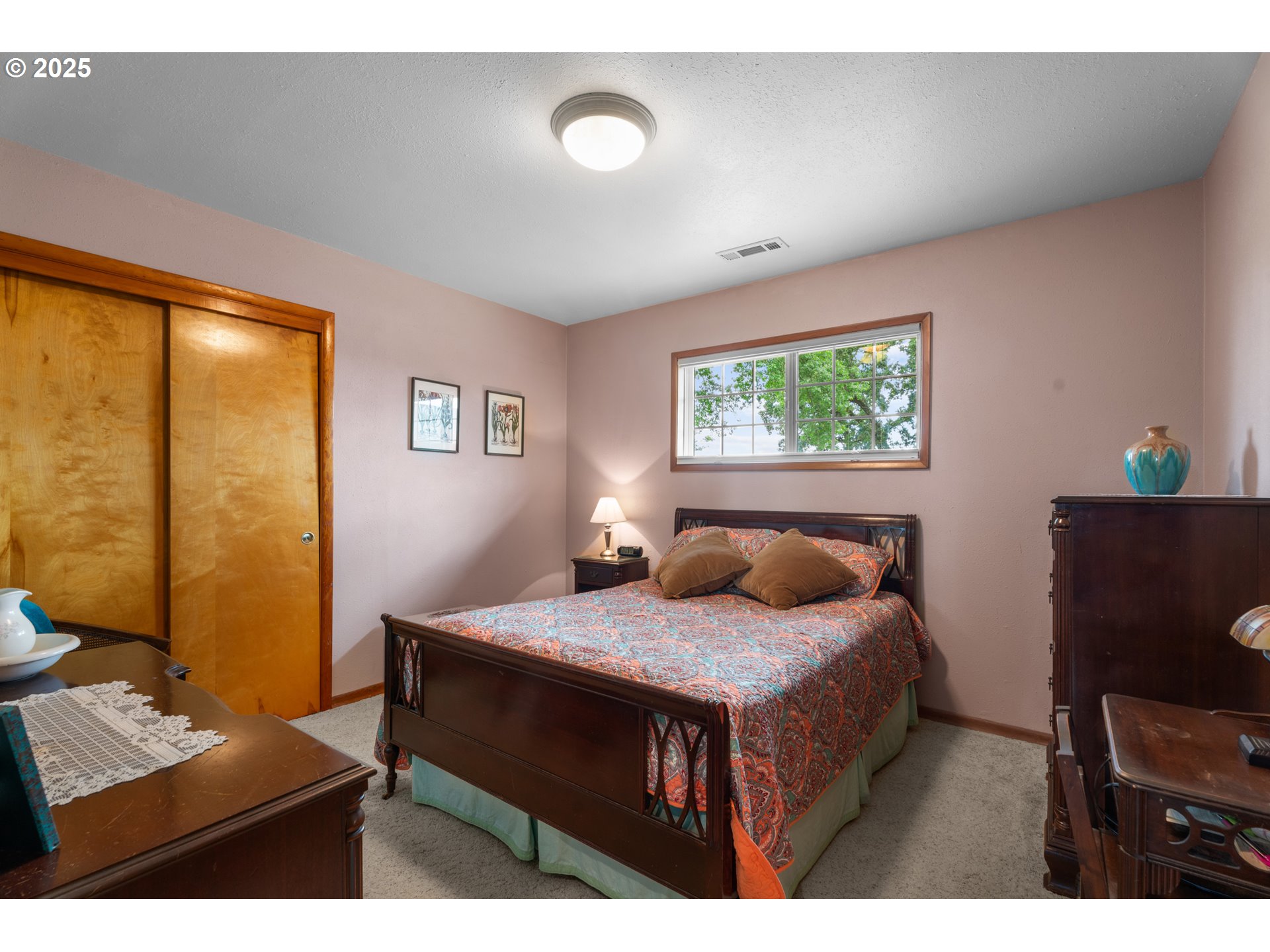 8747 South Heinz Road Canby, OR 97013 - Photo 23 of 48 a bedroom with a bed and a table in it