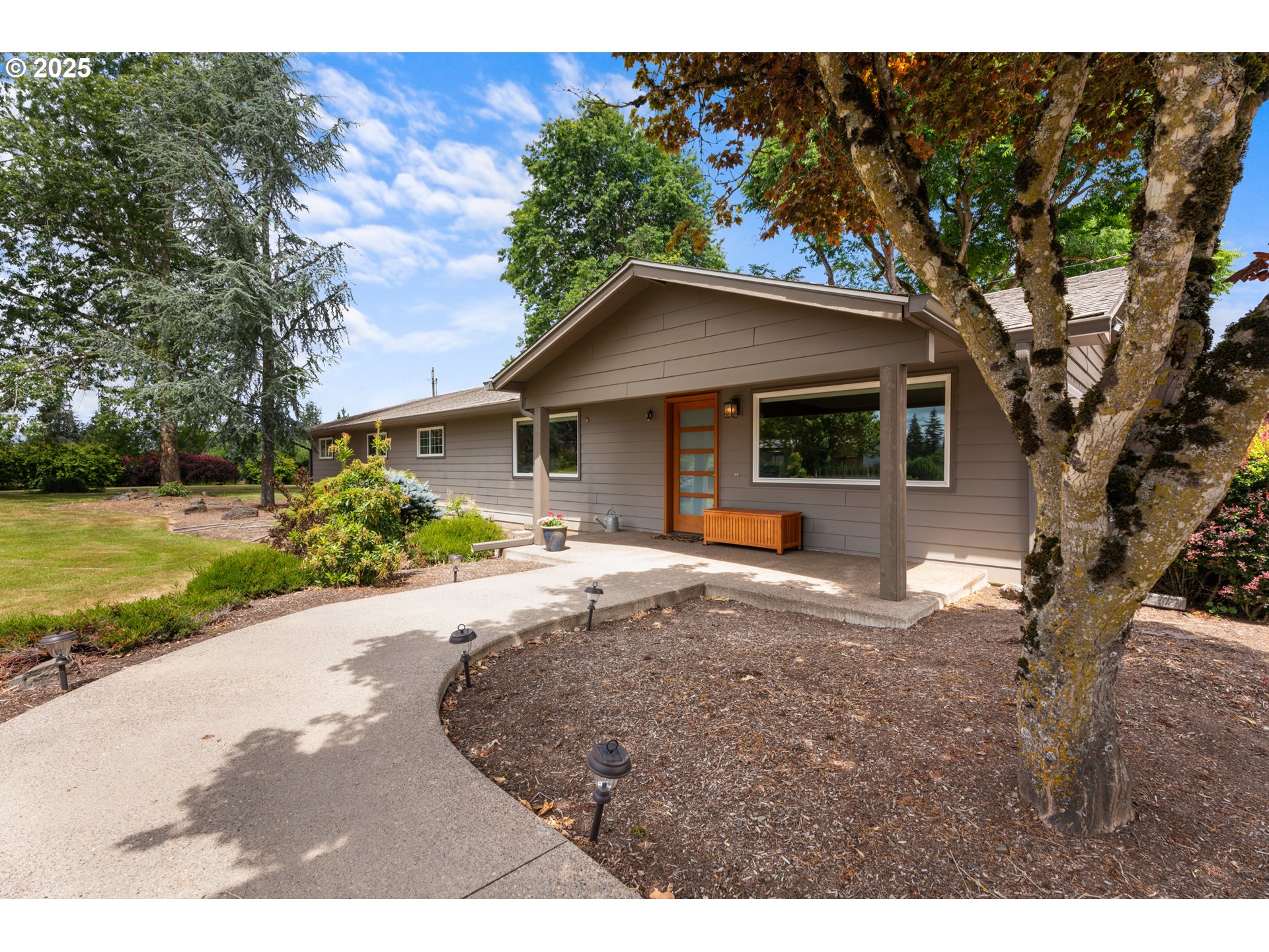 8747 South Heinz Road Canby, OR 97013 - Photo 3 of 48 a front view of a house with a yard and garage