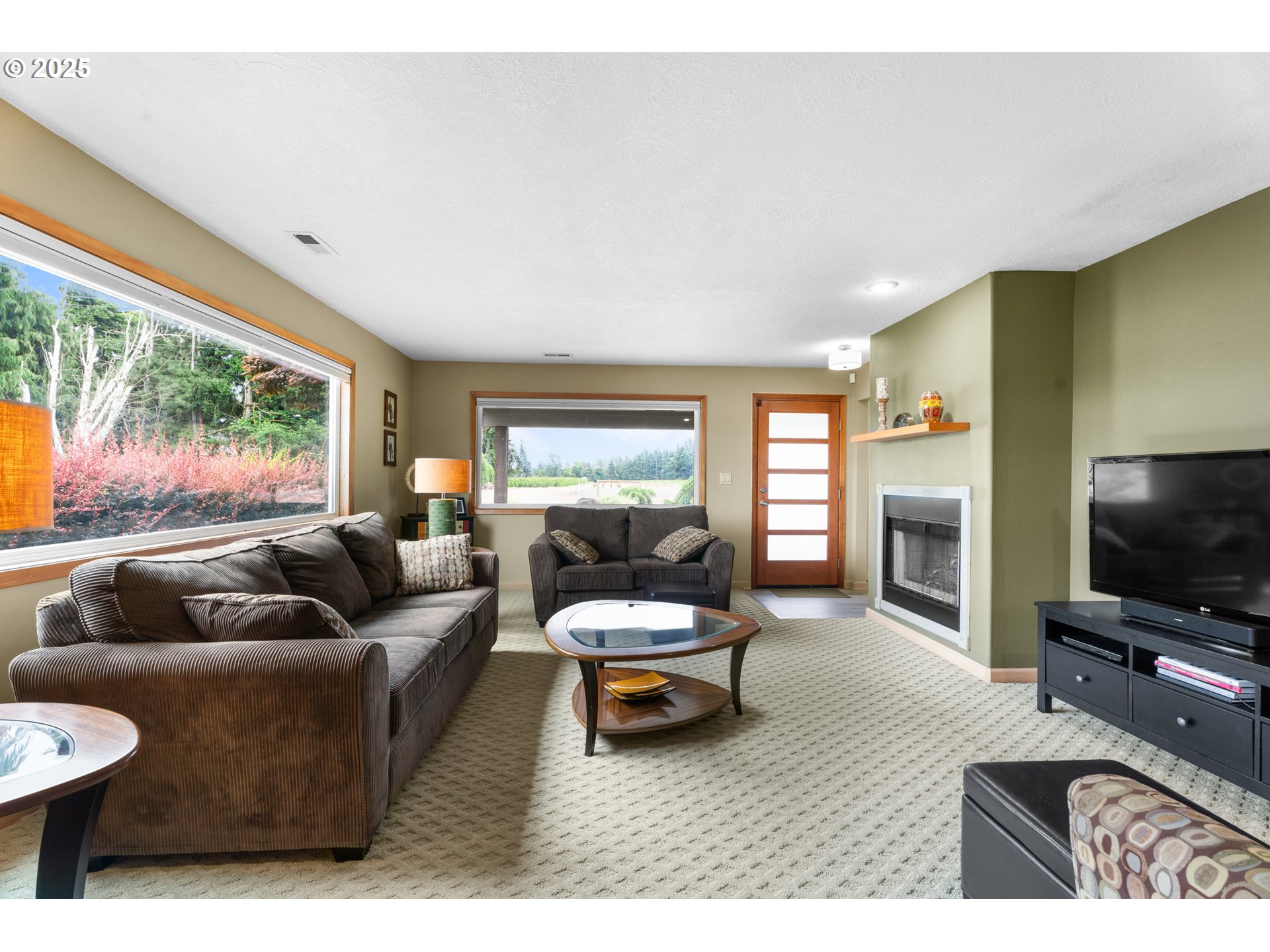8747 South Heinz Road Canby, OR 97013 - Photo 4 of 48 a living room with furniture and a flat screen tv
