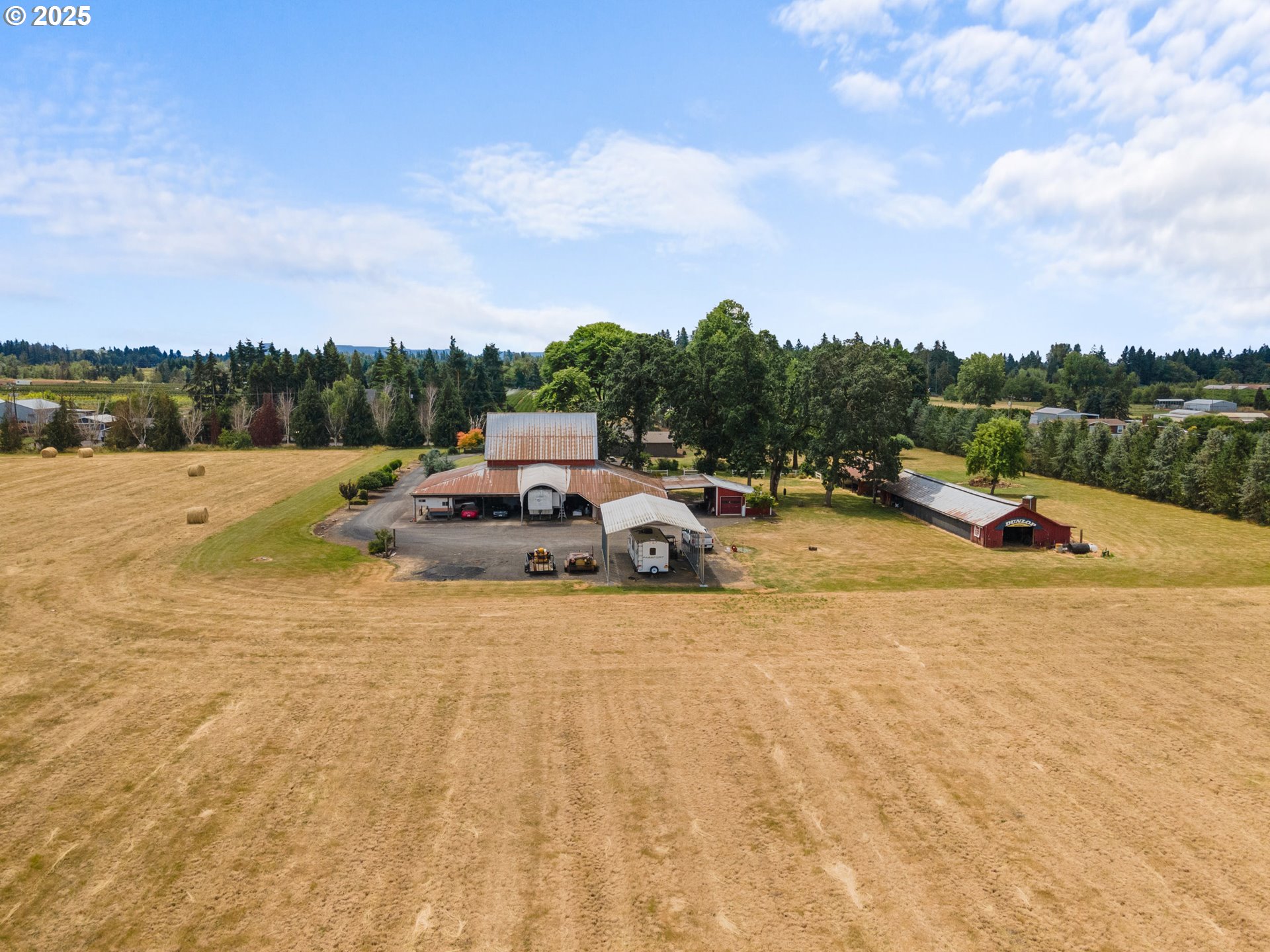 8747 South Heinz Road Canby, OR 97013 - Photo 47 of 48 a view of a swimming pool and mountain view