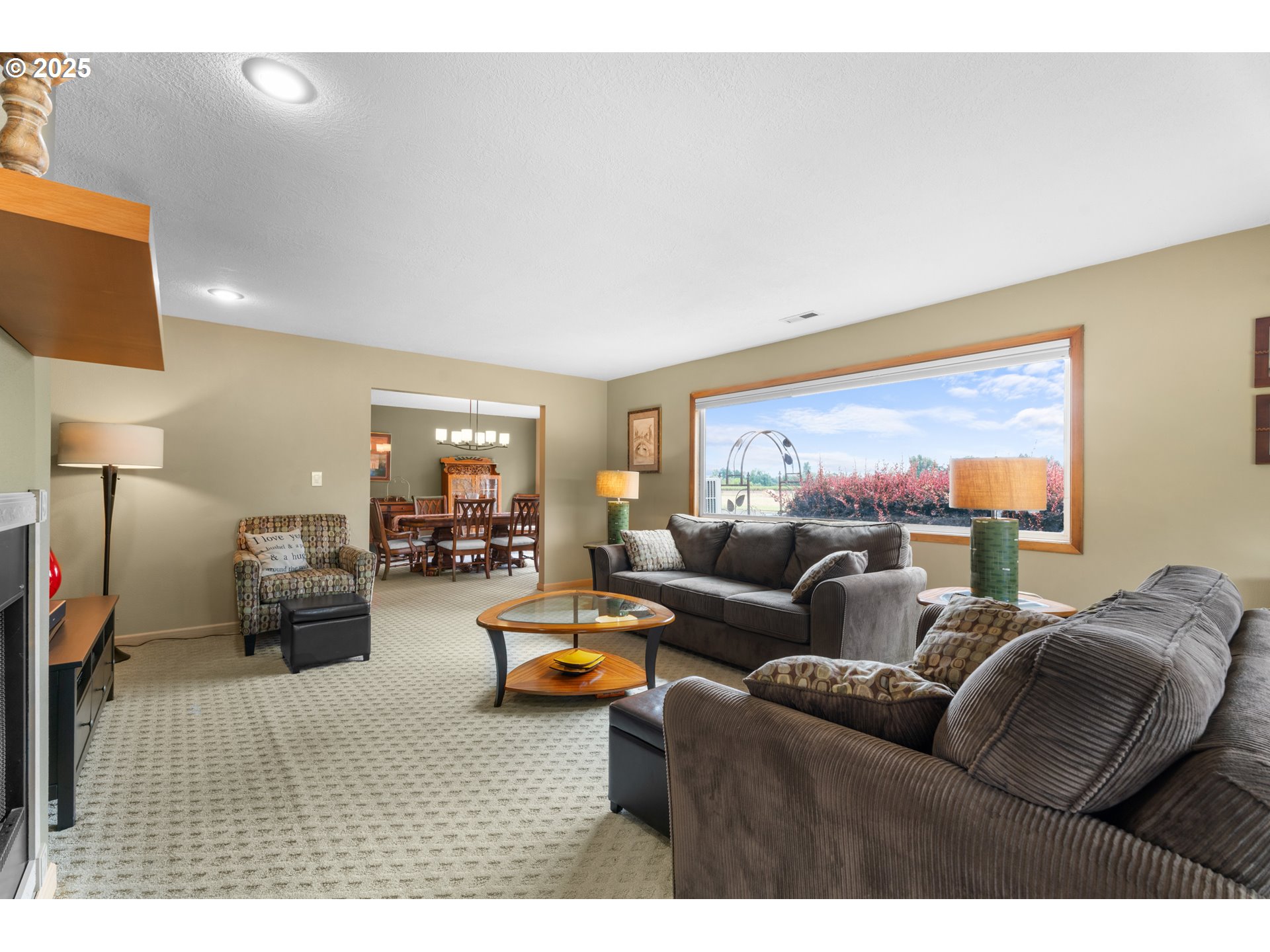 8747 South Heinz Road Canby, OR 97013 - Photo 6 of 48 a living room with furniture and a flat screen tv