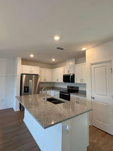 $1,950 | 410 Sequoia Drive, Unit 77, Lake Wales, FL 33859