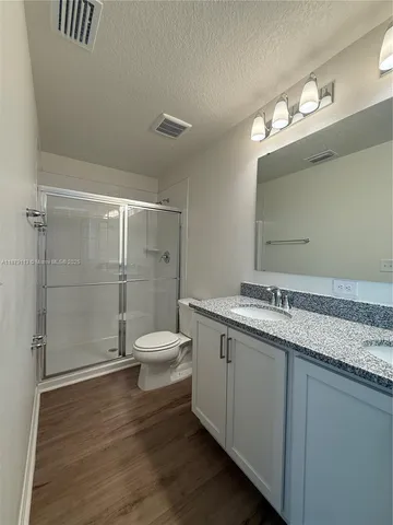 a view of a livingroom with furniture and a ceiling fan