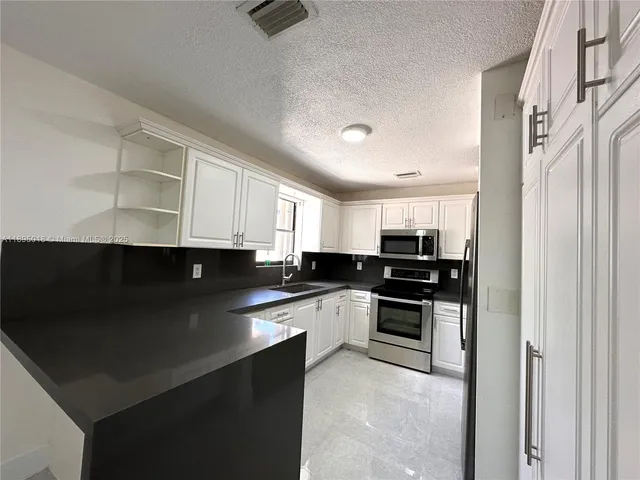 $689,000 | 3952 Southwest 136th Avenue, Miami, FL 33175