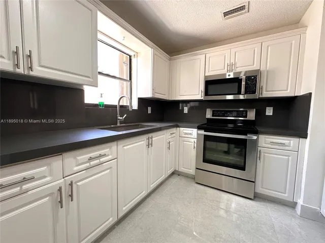 $689,000 | 3952 Southwest 136th Avenue, Miami, FL 33175