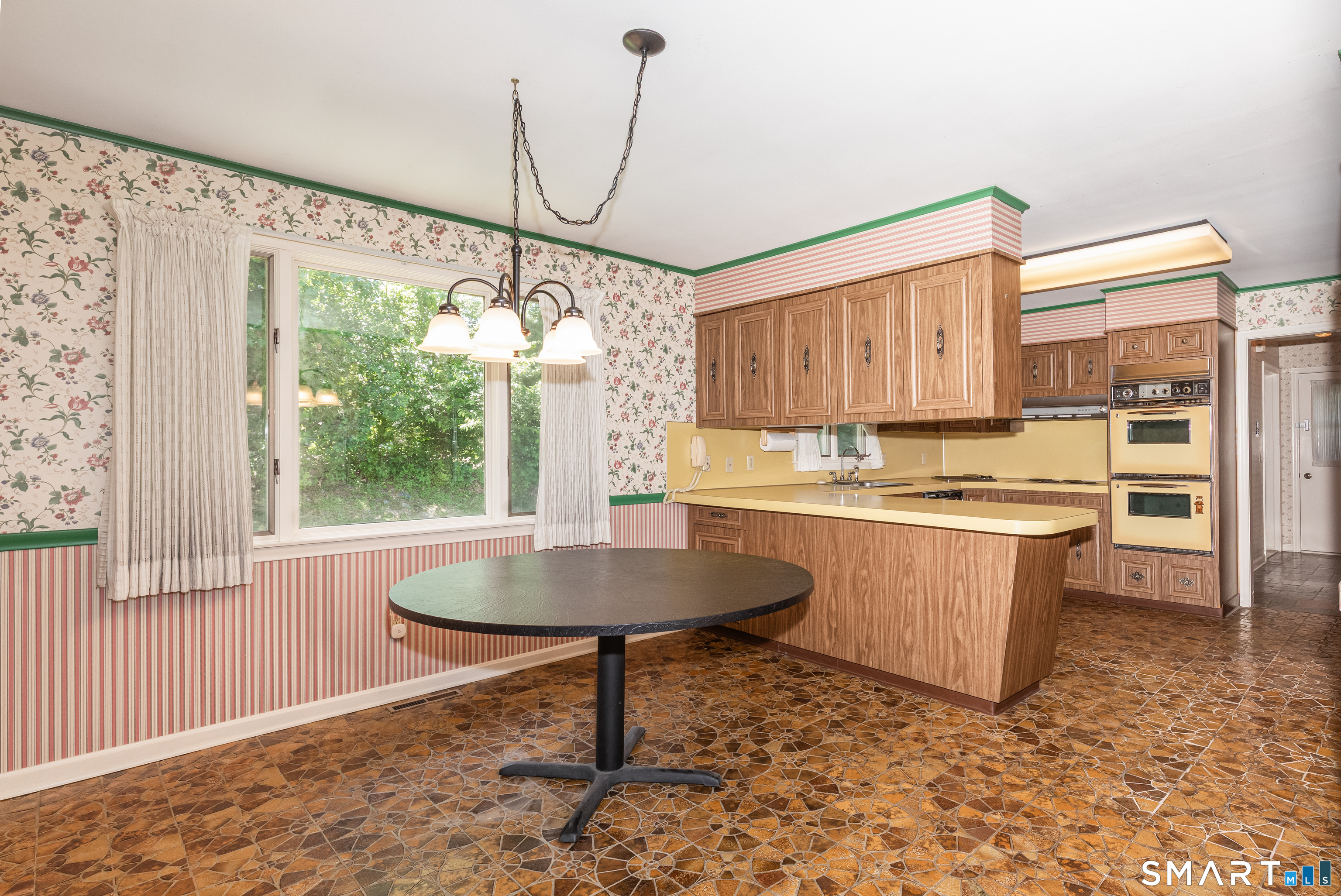 319 Maybrook Road Waterbury, CT 06708 - Photo 9 of 40