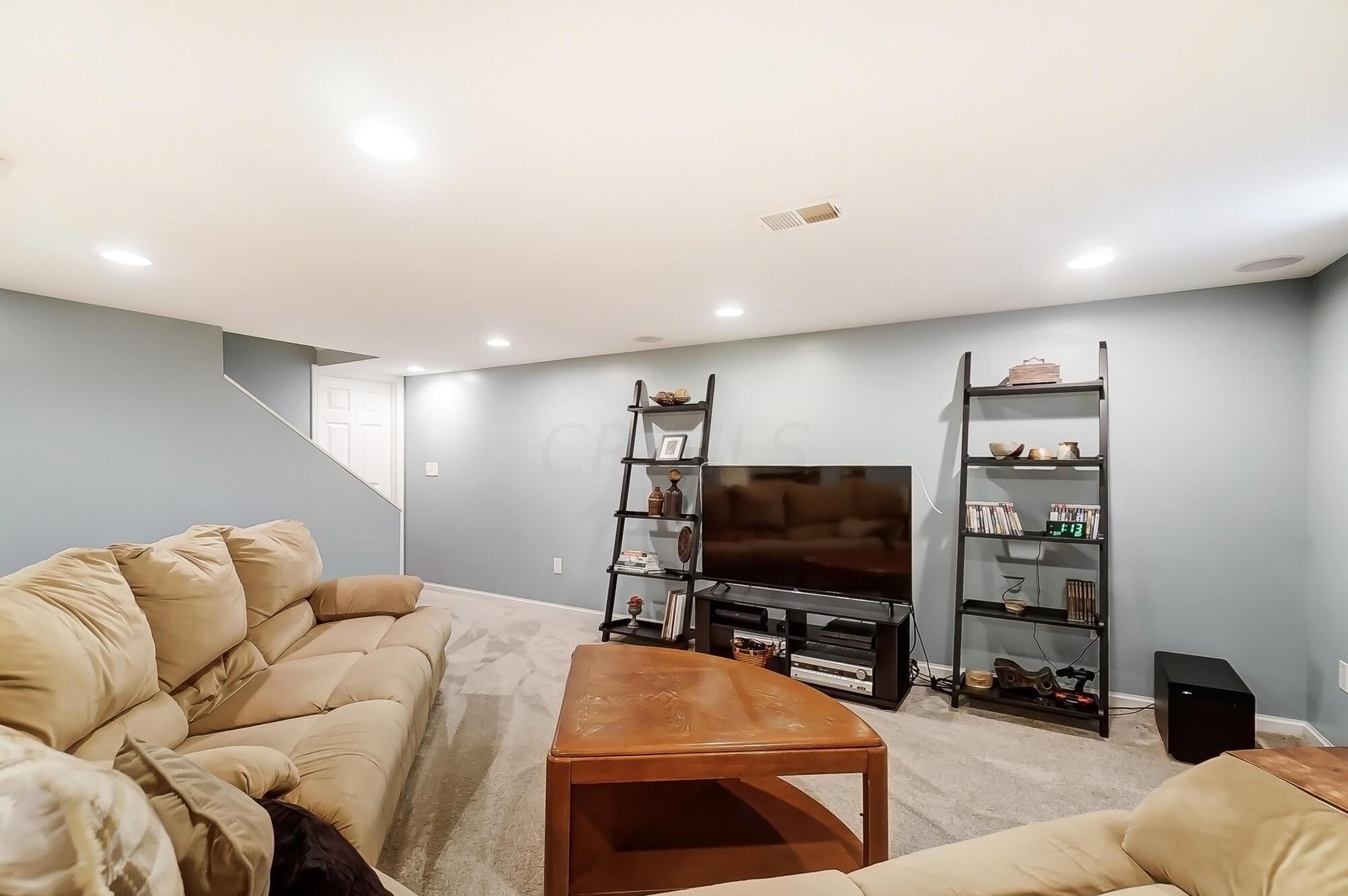 1200 Windham Road Columbus, OH 43220 - Photo 60 of 84 062