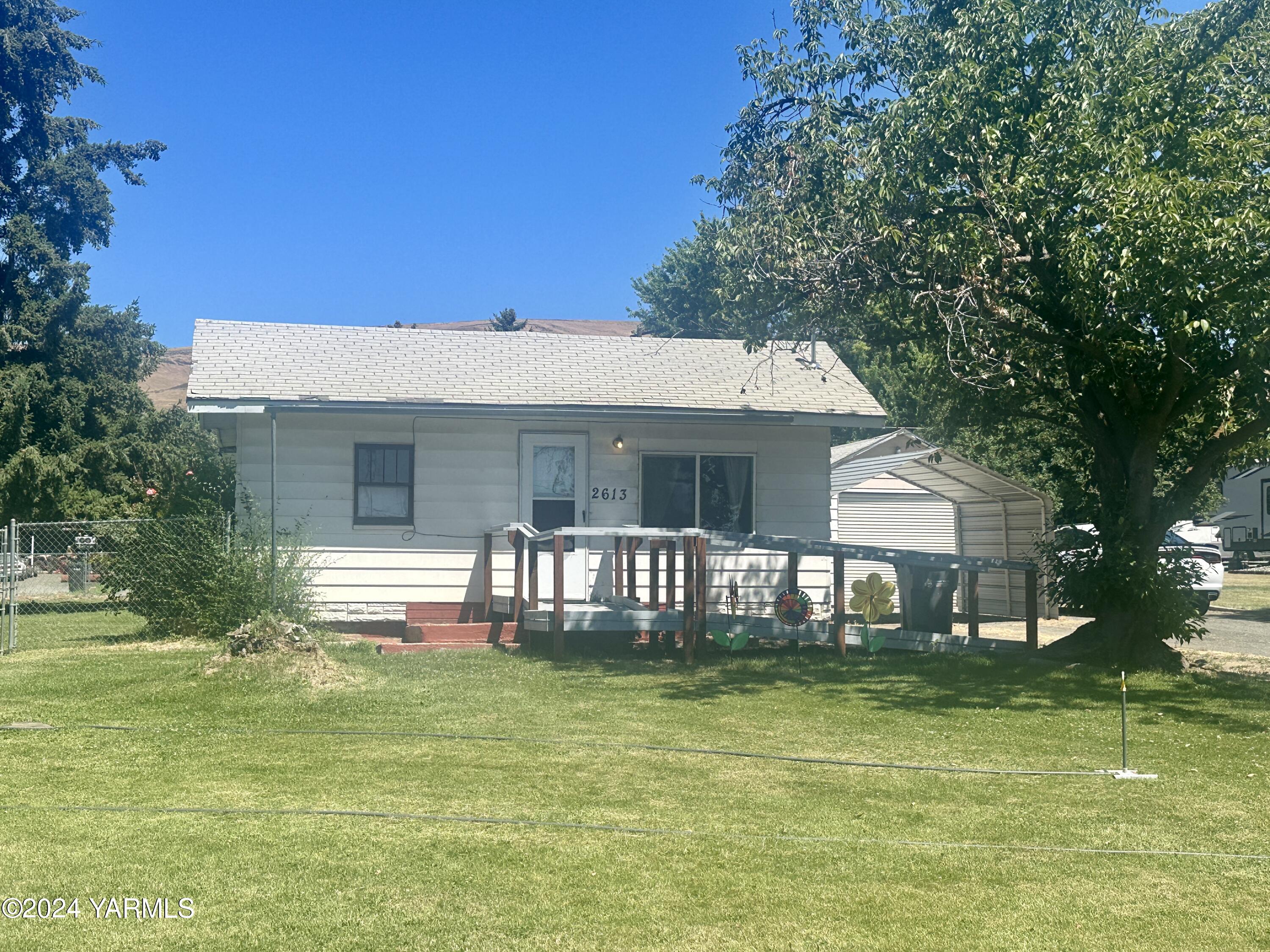 2613 Cascade Road Yakima, WA 98901 - Photo 5 of 38 .