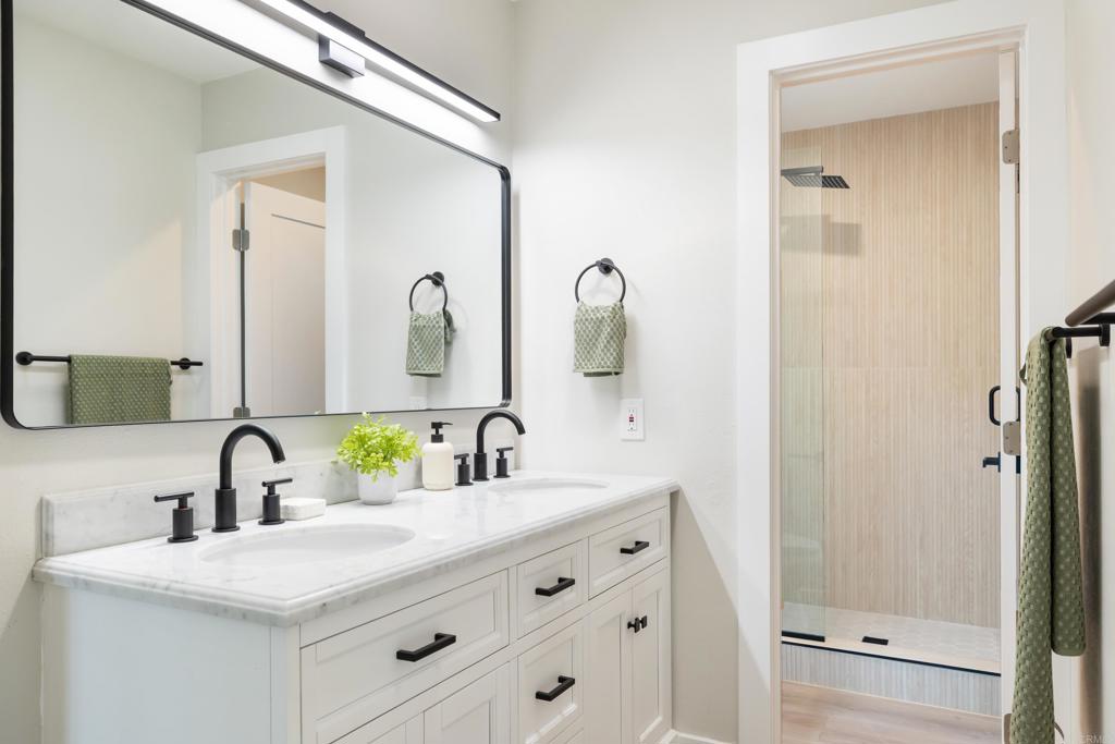 575 Otay Lakes Road, Unit 48 Chula Vista, CA 91913 - Photo 31 of 50 Primary Bath