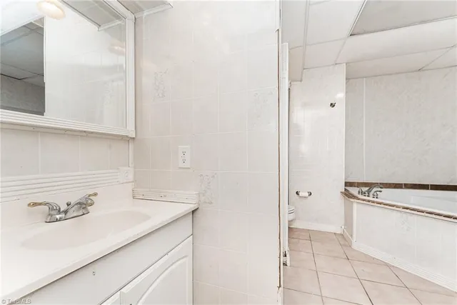 $325,000 | 7113 North River Road, Oak Ridge, NC 27310