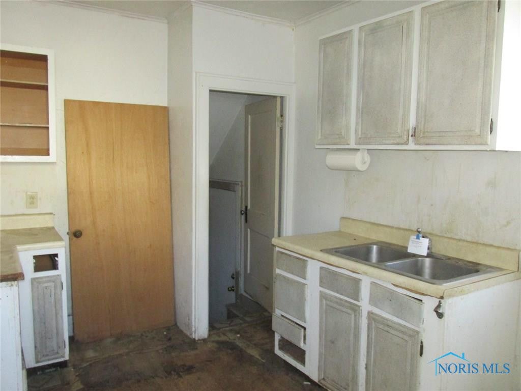 1758 Mansfield Road Toledo, OH 43613 - Photo 7 of 13 Gallery Image 7