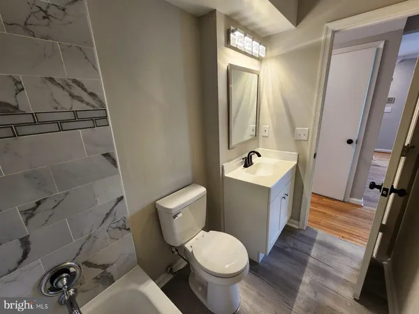a bathroom with a bath tub