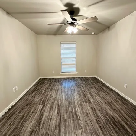 $1,300 | 2106 North Avenue J, Unit 1, Lubbock, TX 79403