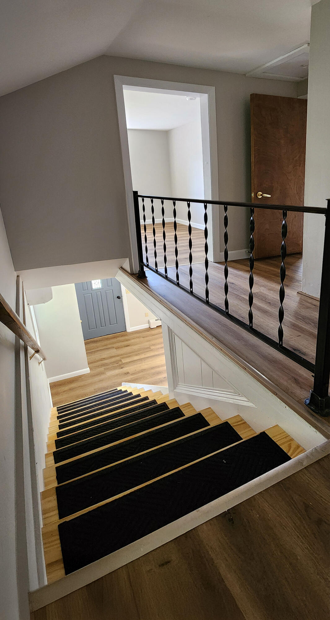 24 Warwick Street Bangor, ME 04401 - Photo 11 of 37 Landing area on second level