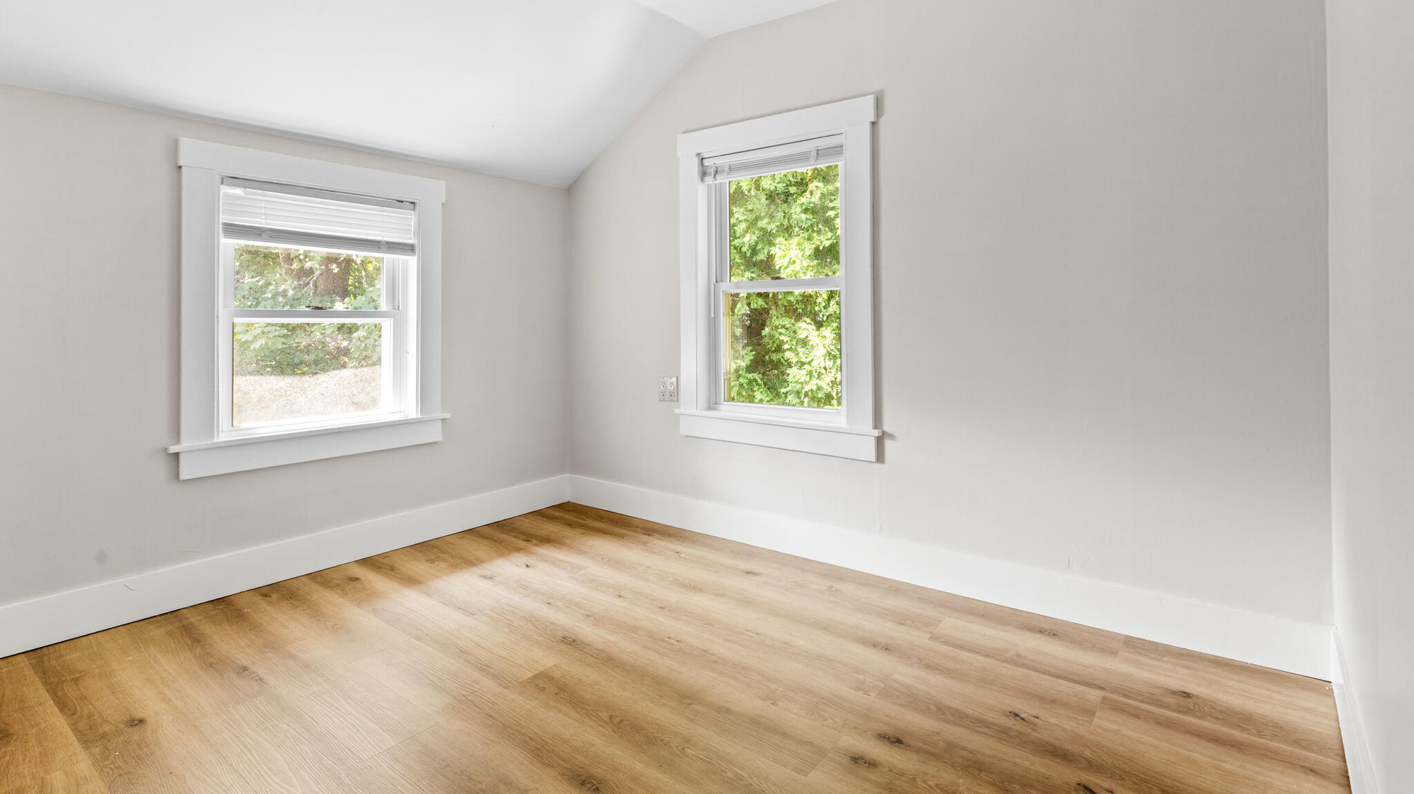 24 Warwick Street Bangor, ME 04401 - Photo 12 of 37 Bedroom 1