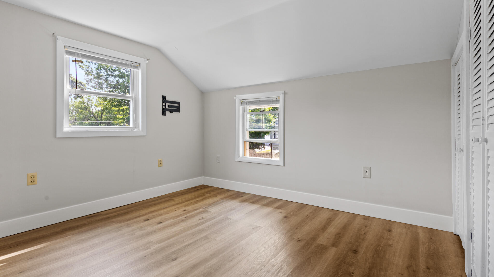 24 Warwick Street Bangor, ME 04401 - Photo 16 of 37 Bedroom 2