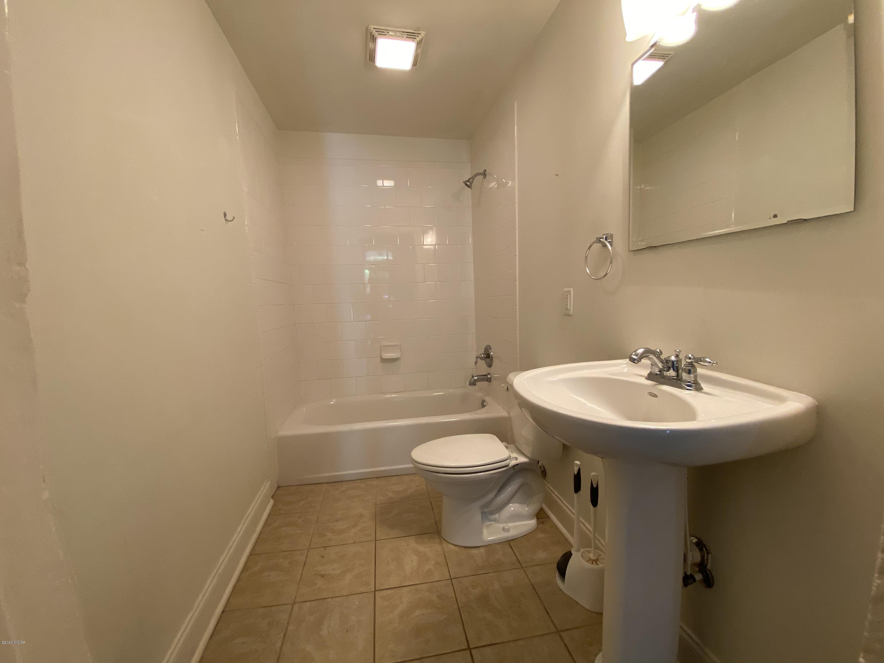 1276 Calhoun Street Macon, GA 31201 - Photo 14 of 34 CC22BBCA-9252-4582-9D41-21F83D53FB50