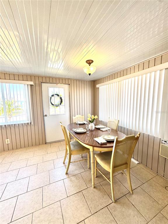 340 Peace Manor Palmetto, FL 34221 - Photo 2 of 38 a dining room with furniture and window