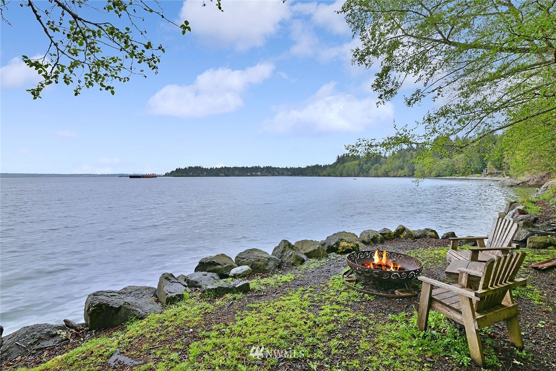 16265 Agate Point Road Northeast Bainbridge Island, WA 98110 - Photo 2 of 25 Gallery Image 2