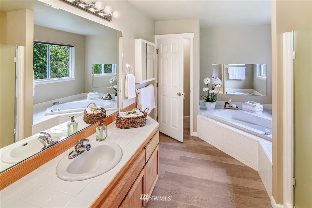 16265 Agate Point Road Northeast Bainbridge Island, WA 98110 - Photo 11 of 25 Gallery Image 11