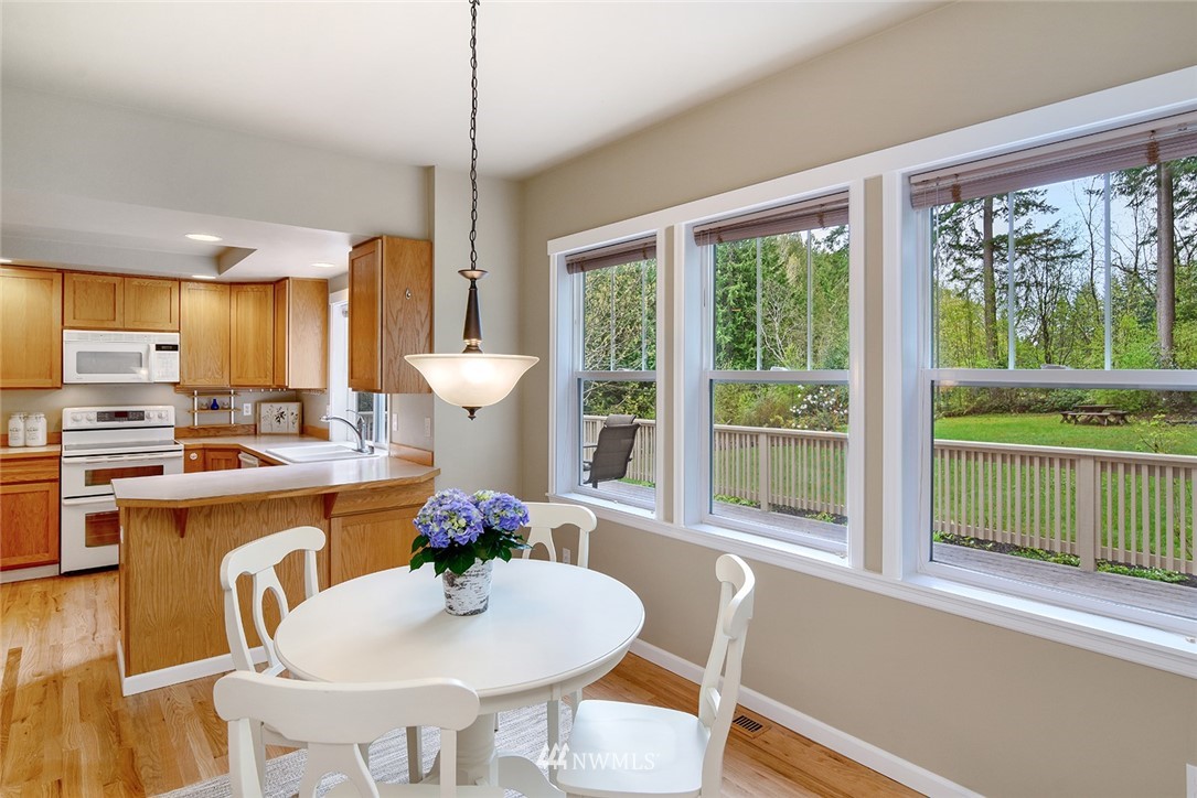 16265 Agate Point Road Northeast Bainbridge Island, WA 98110 - Photo 4 of 25 Gallery Image 4