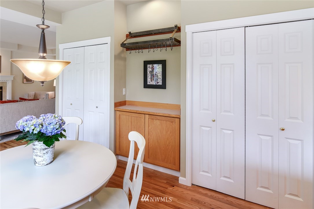 16265 Agate Point Road Northeast Bainbridge Island, WA 98110 - Photo 5 of 25 Gallery Image 5