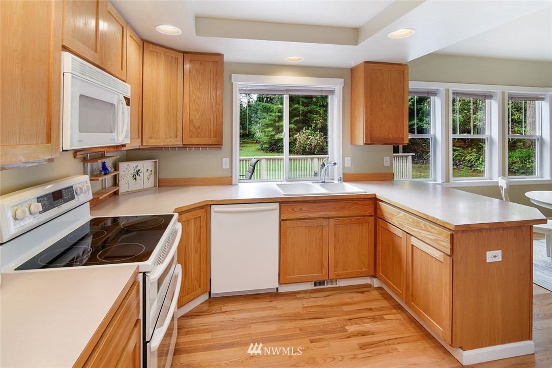 16265 Agate Point Road Northeast Bainbridge Island, WA 98110 - Photo 7 of 25 Gallery Image 7