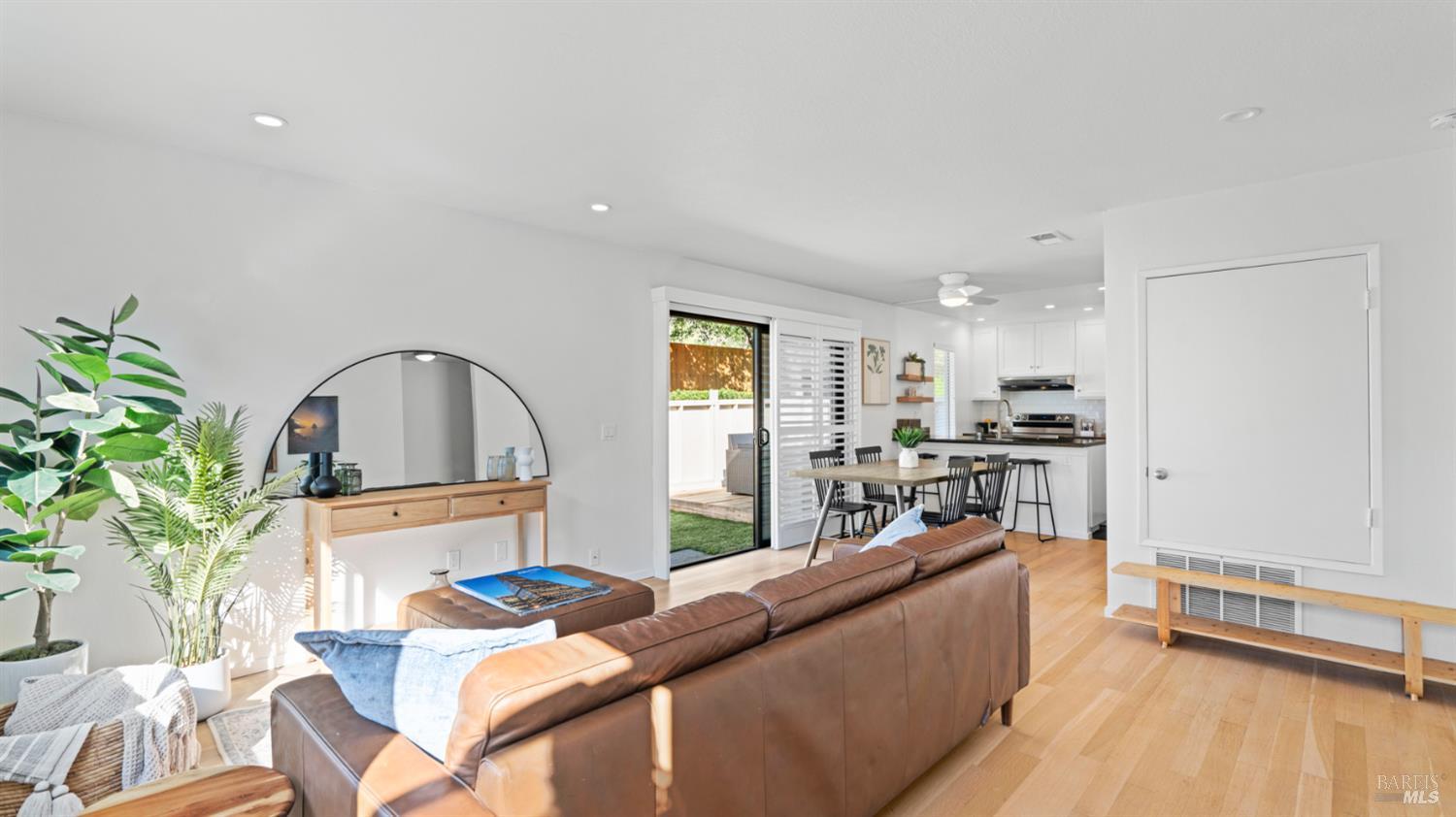 76 Dockside Circle San Rafael, CA 94903 - Photo 3 of 30