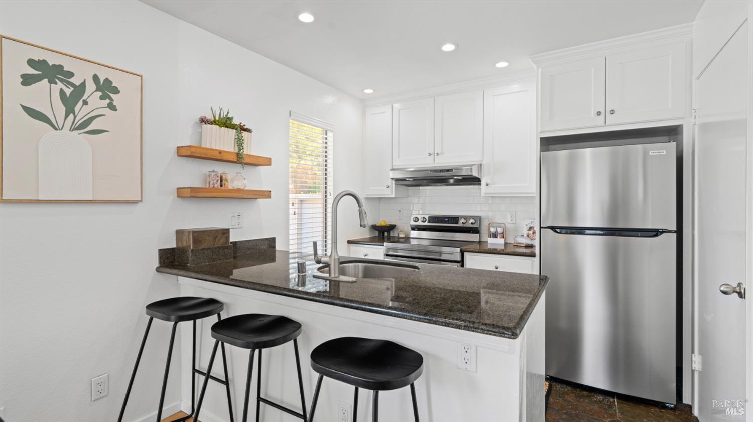 76 Dockside Circle San Rafael, CA 94903 - Photo 5 of 30