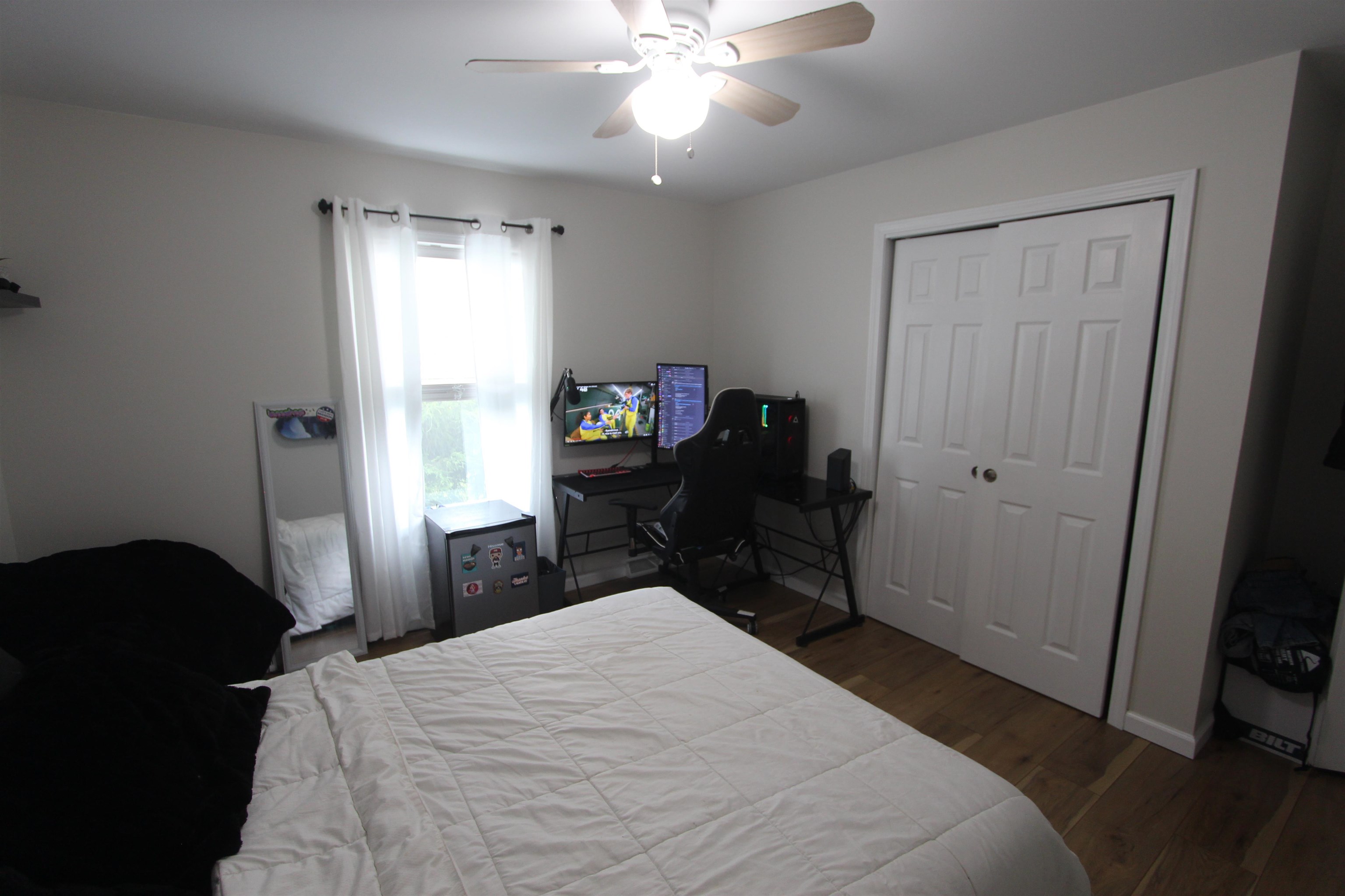 972 Tecumseh Road Erma, NJ 08204 - Photo 25 of 30 a bedroom with a bed and a chandelier