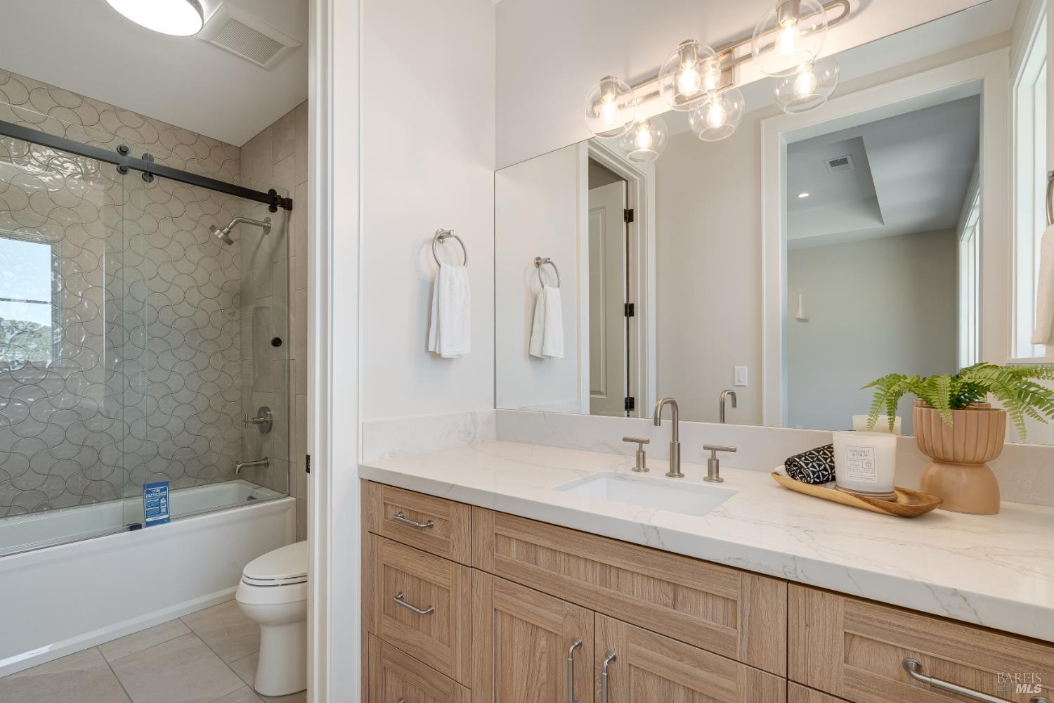 120 Angela Drive Santa Rosa, CA 95403 - Photo 46 of 97 Full bathroom third bedroom suite