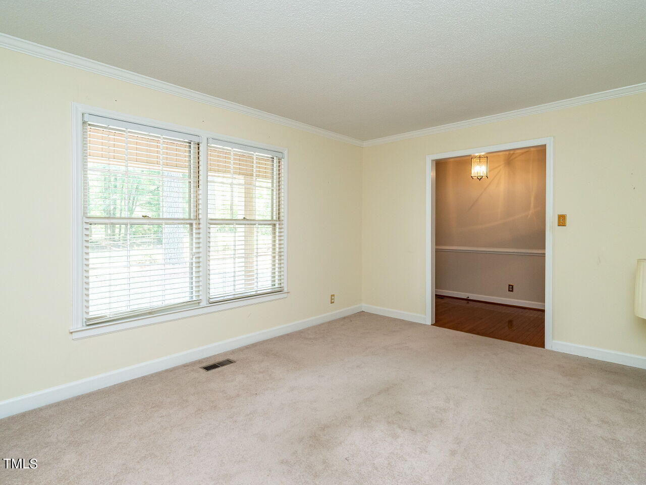 6600 Barbee Road Durham, NC 27713 - Photo 5 of 33 an empty room with a window