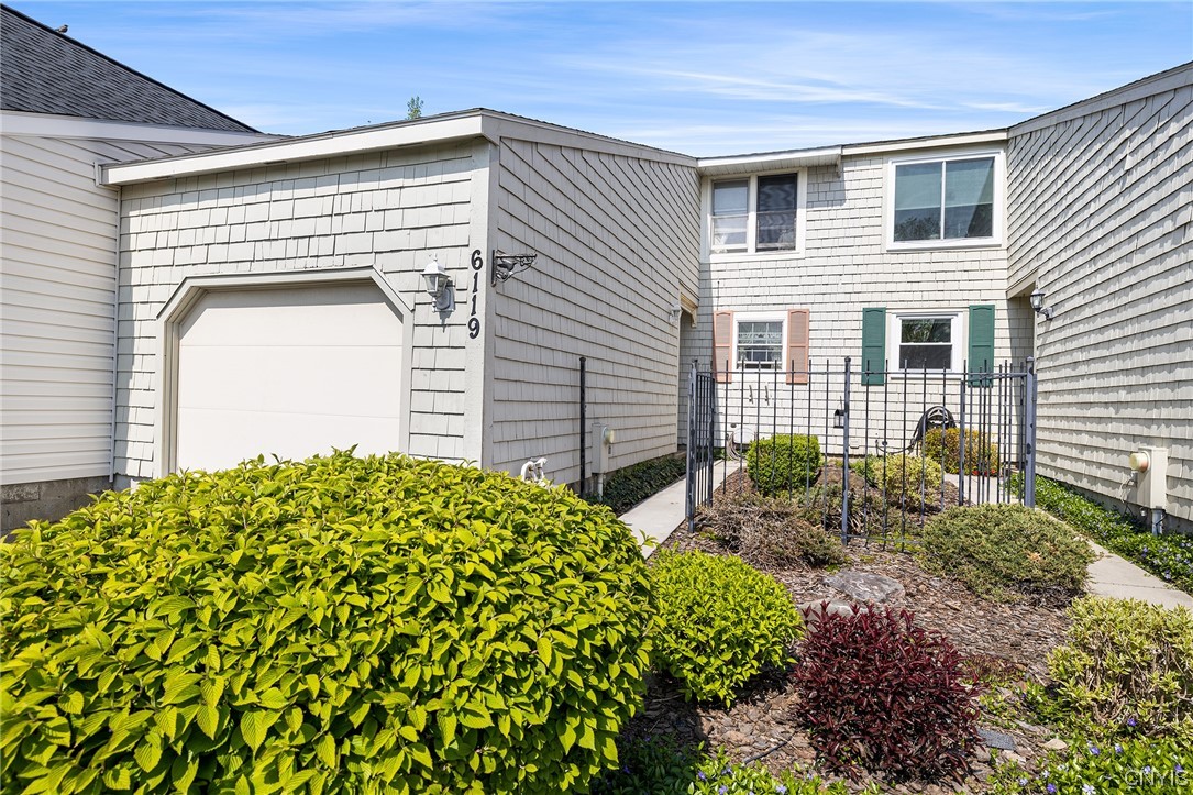 6119 Diffin Road Cicero, NY 13039 - Photo 2 of 27